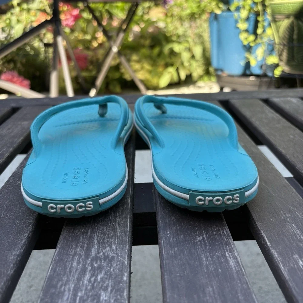 Crocs Kids J2 Blue Flip Flop Sandals Beach Pool Summer Lightweight Comfort